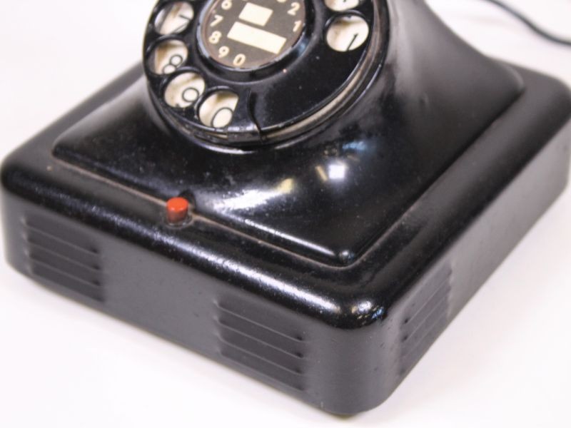 2 x Vintage telefoon bakeliet en hout